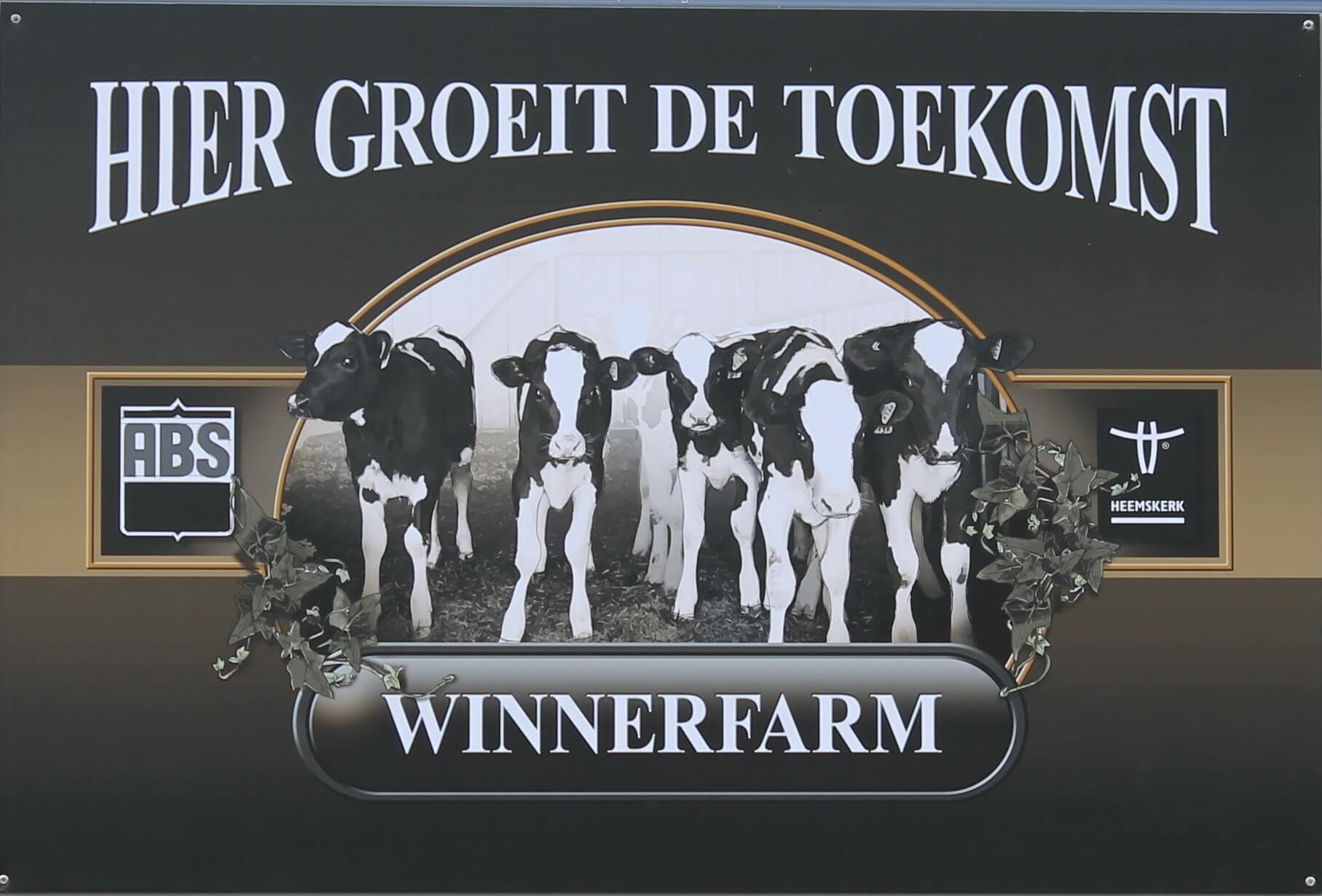 Het bedrijfsbord van Winnerfarm, familie Maes. Hier groeit de toekomst