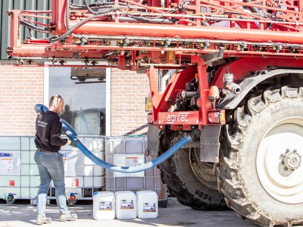 Veldspuit vullen met Grow PEQ MiCrops