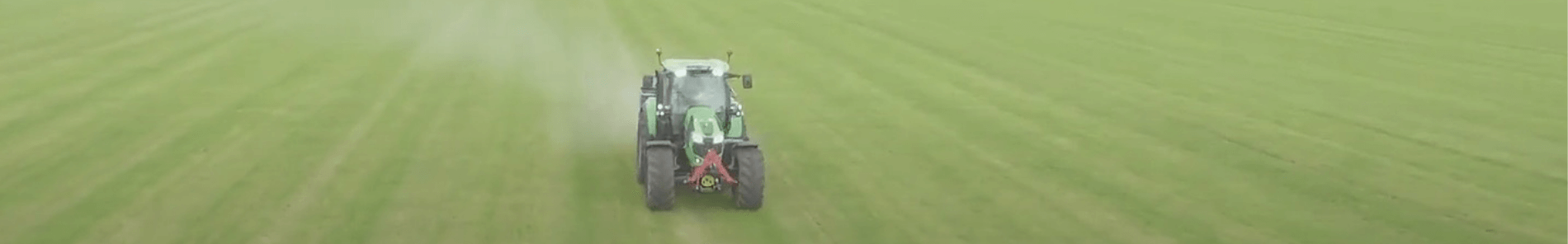 Voorend strooien Grow PEQ Akticalc+ op het land
